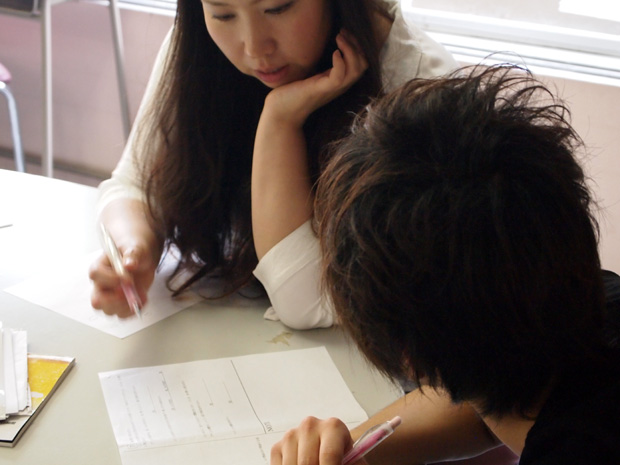勉強は先生による個別指導。
