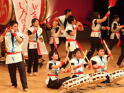 プロの演奏グループに習う和太鼓