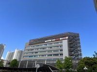 校舎は阪急西宮北口駅すぐ