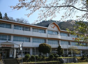 第一学院高等学校 養父校